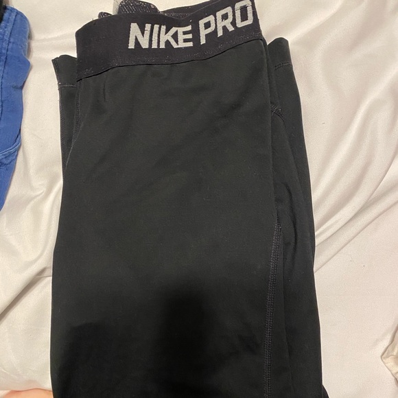 Nike Pants - Nike pro cropped leggings